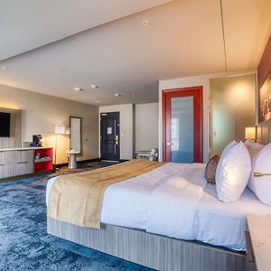 Zimmer mit Kingsize-Bett für Gäste mit Behinderungen
